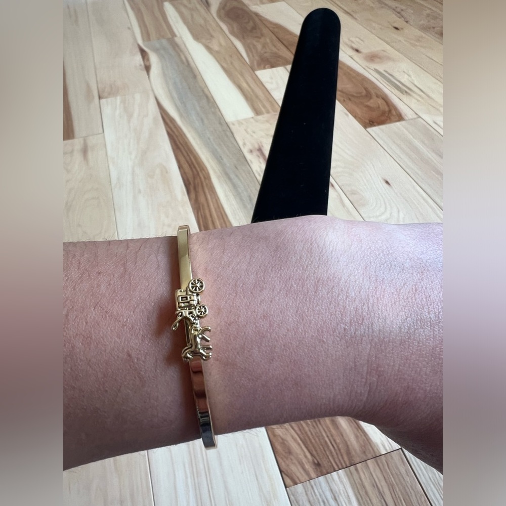 Coach Gold filled Bracelet classy and modern with coach buggy - Picture 4 of 6
